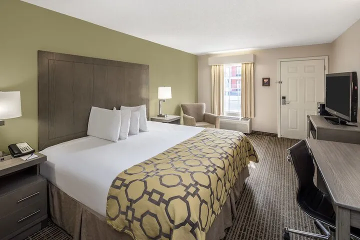 Room 4 of 18