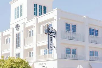 Bay Shores Peninsula Hotel