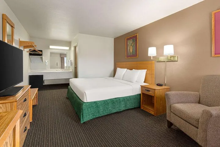 Room 4 of 12