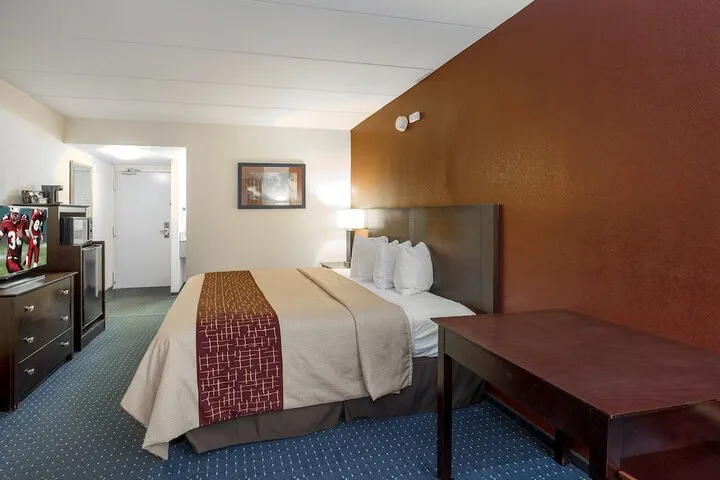Room 5 of 32