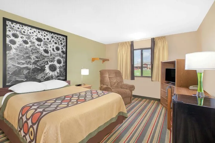 Room 5 of 16
