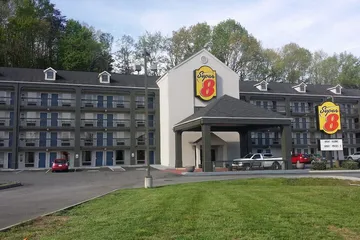 Super 8 by Wyndham Pigeon Forge Dollywood Lane