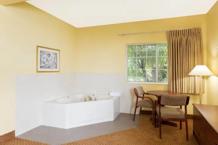 Room 3 of 15