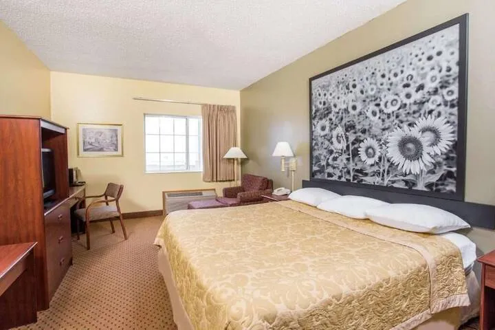 Room 5 of 15