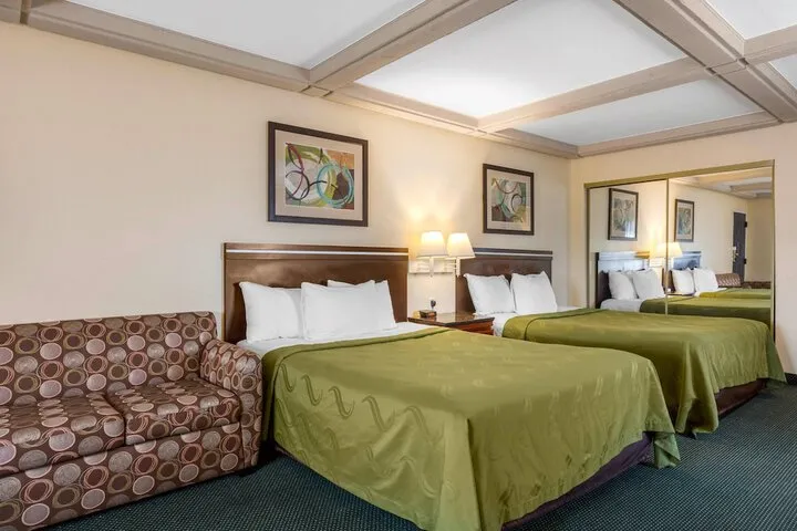 Room 4 of 40