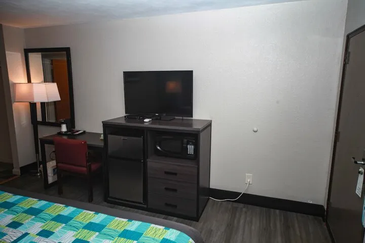 Room 5 of 28