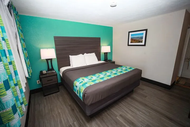 Room 4 of 28