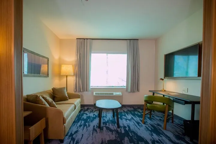 Room 5 of 18