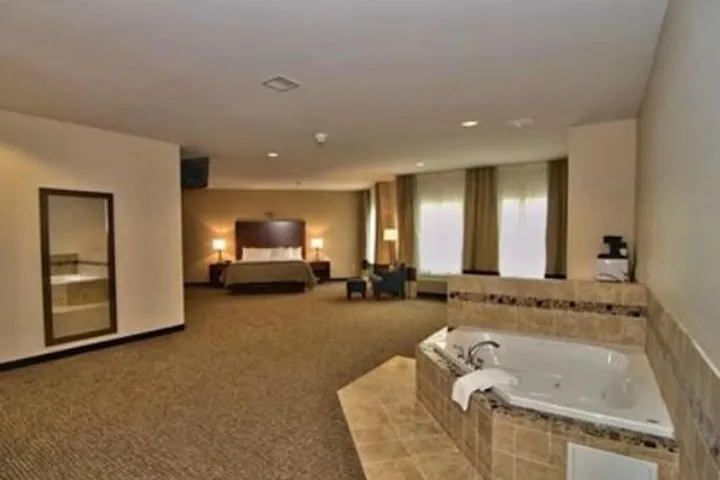 Room 4 of 35