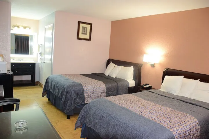 Room 4 of 18