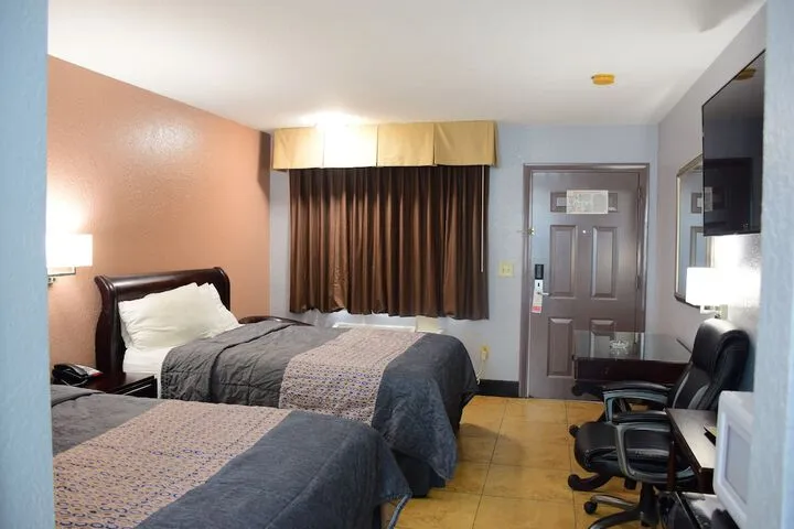 Room 5 of 18