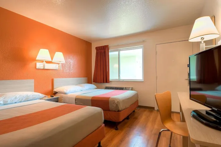 Room 5 of 28