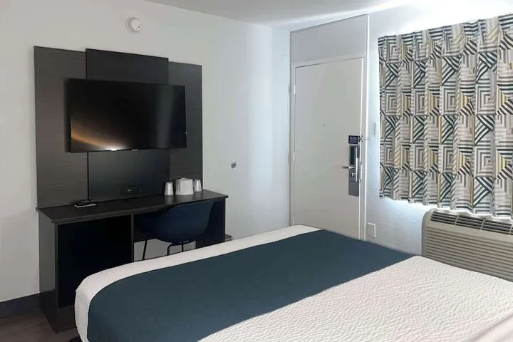 Room 4 of 27
