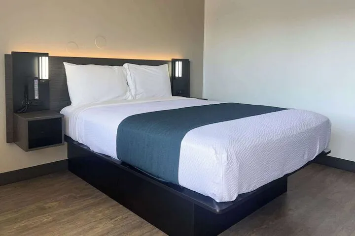 Room 3 of 27
