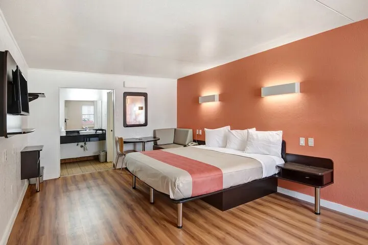 Room 3 of 30