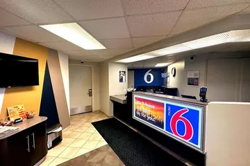 Motel 6 Duluth MN
