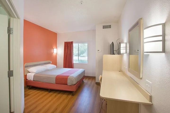 Room 5 of 32