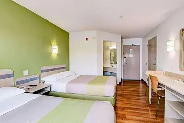 Super 8 by Wyndham Aurora East