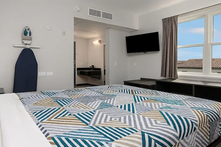 Room 5 of 62
