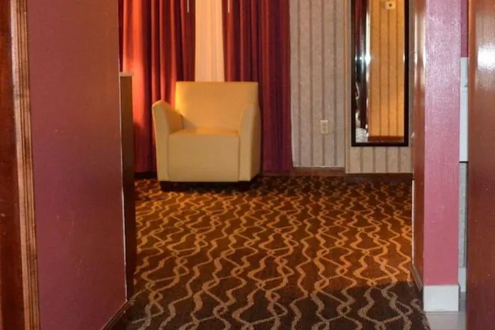 Room 5 of 43