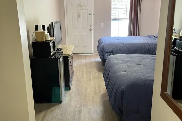 Room 4 of 17