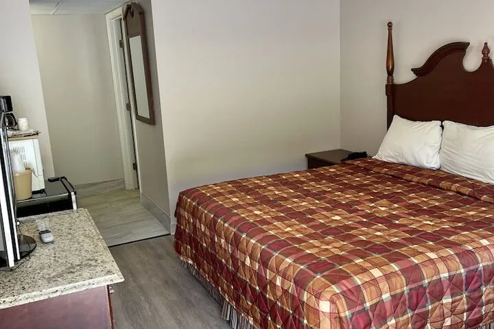 Room 3 of 17
