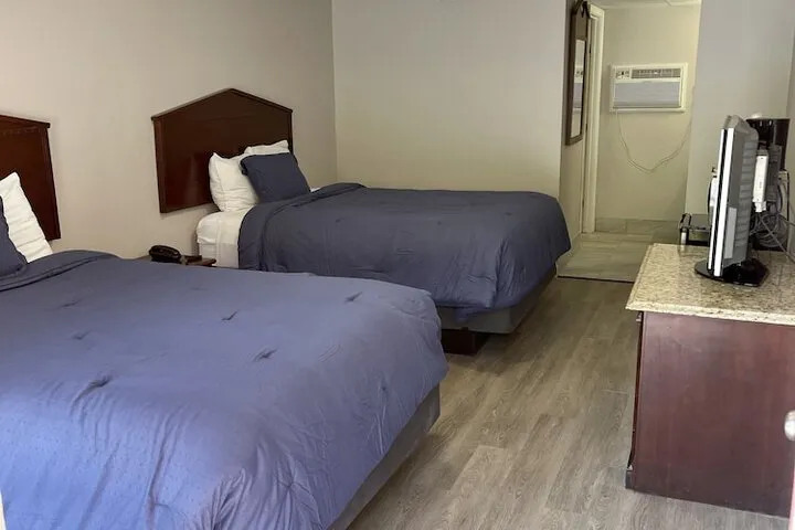 Room 5 of 17