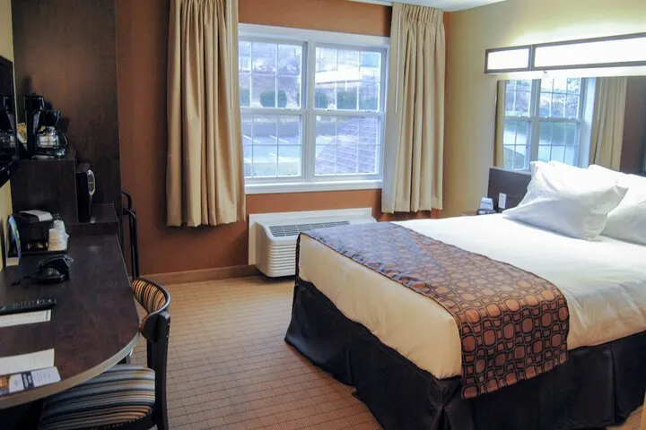 Room 5 of 16