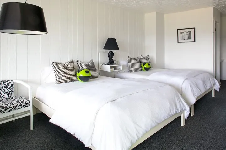 Room 4 of 26