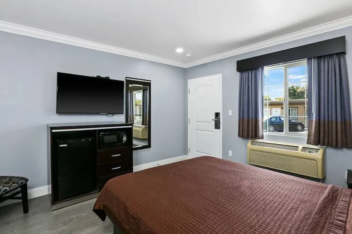 Room 4 of 39