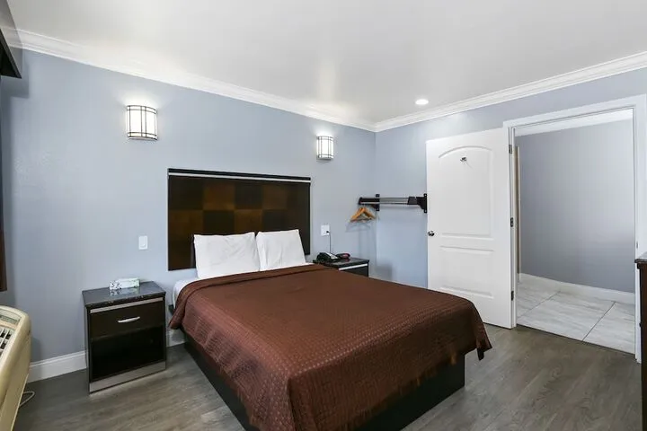 Room 5 of 39