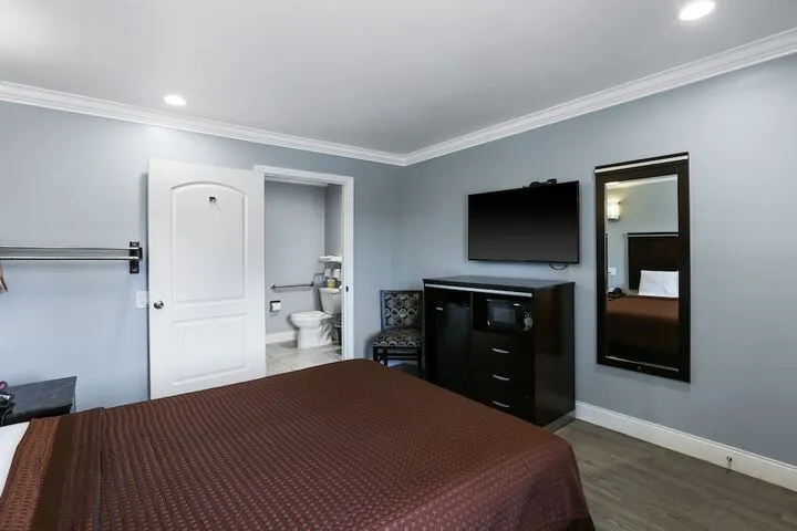 Room 3 of 39