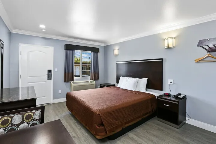 Room 2 of 39
