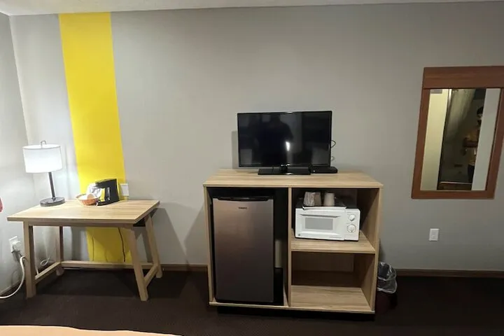 Room 4 of 15
