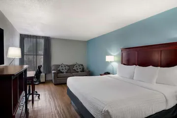Clarion Inn & Suites Grand Rapids Airport