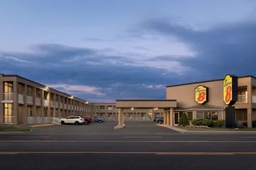 Super 8 by Wyndham Windsor / Dougall