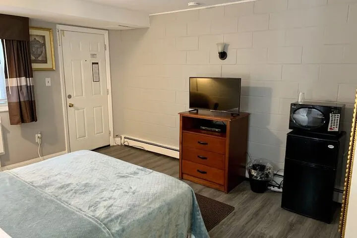 Room 4 of 38