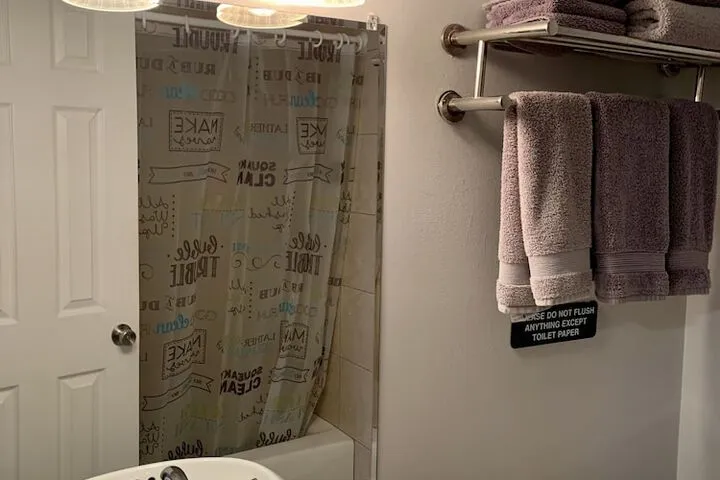Room 2 of 38