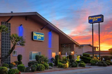Rodeway Inn Near University-Gateway to Yosemite