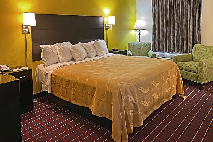 Room 4 of 6