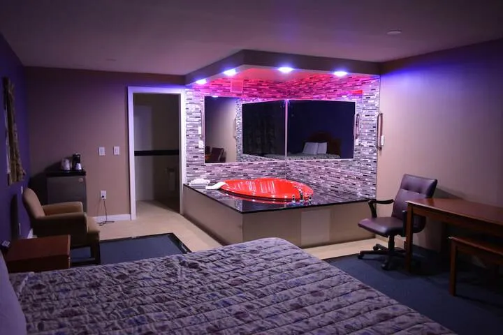 Room 3 of 27