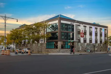 Best Western Plus Brooklyn Bay Hotel