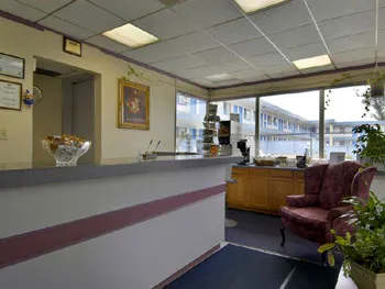 Front Desk 3 of 7