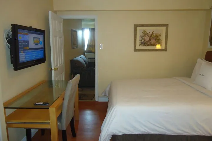 Room 4 of 50