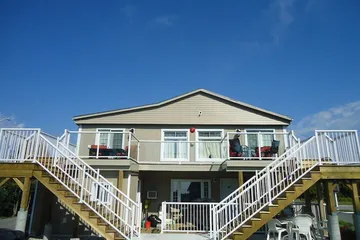 Bayside Inn & Waterfront Suites