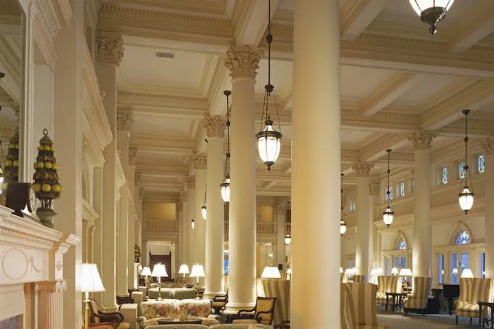 Lobby lounge