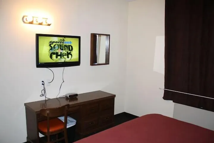 Room 5 of 38