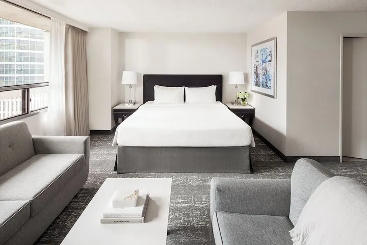 Chelsea Hotel, Toronto
