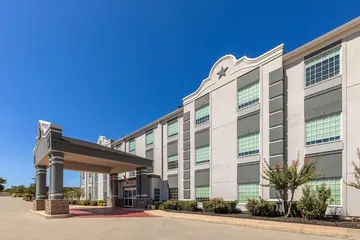 Super 8 by Wyndham San Antonio / Alamodome Area