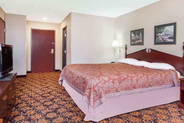 Room 5 of 30